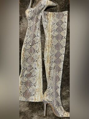 Faux Snake Skin Print Boots